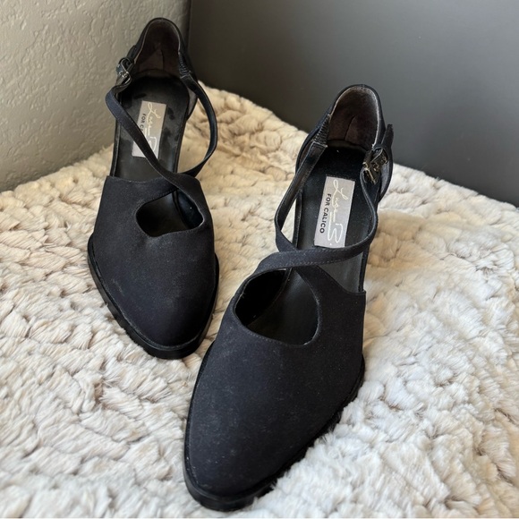 Luca B for Calico Shoes - 🪻$6/42✋5/$40🍀4/$36🌷3/$30🌼2/$25 LUCA black strappy heels w buckle; block wood
